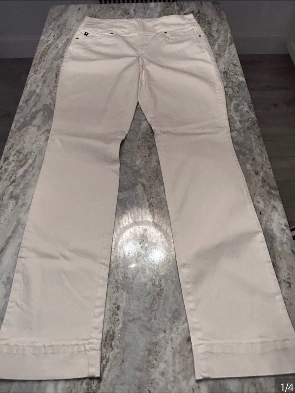 off white Jeans straight leg , no zip pull on 14